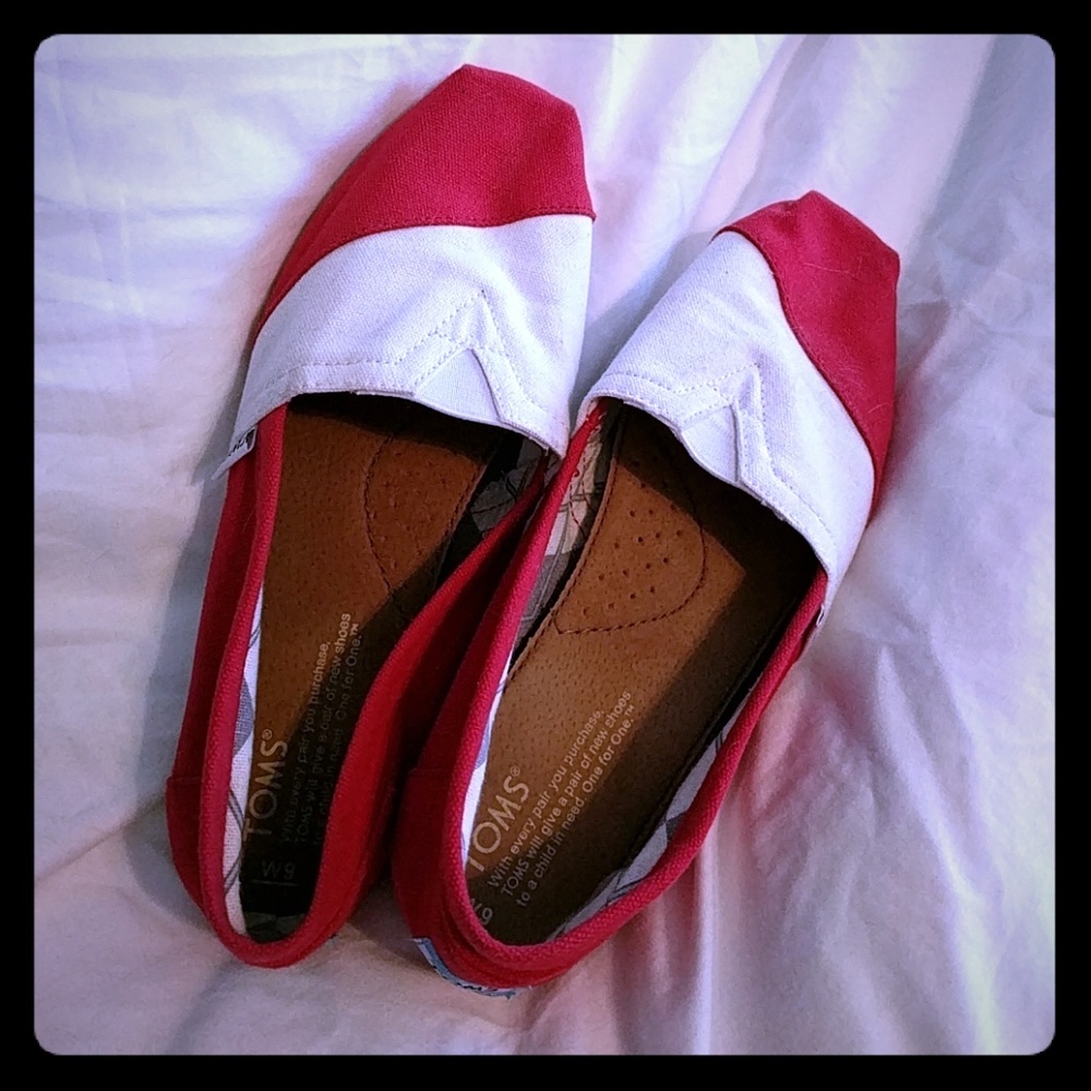 Red and white toms!